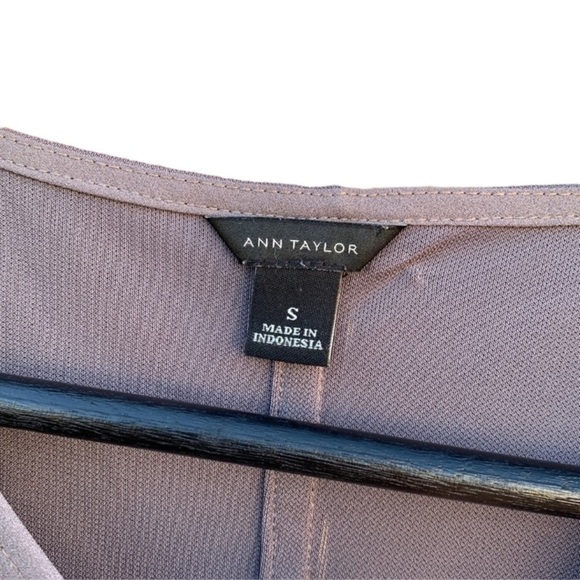 ANN Taylor women's small grey blouse - Picture 3 of 3
